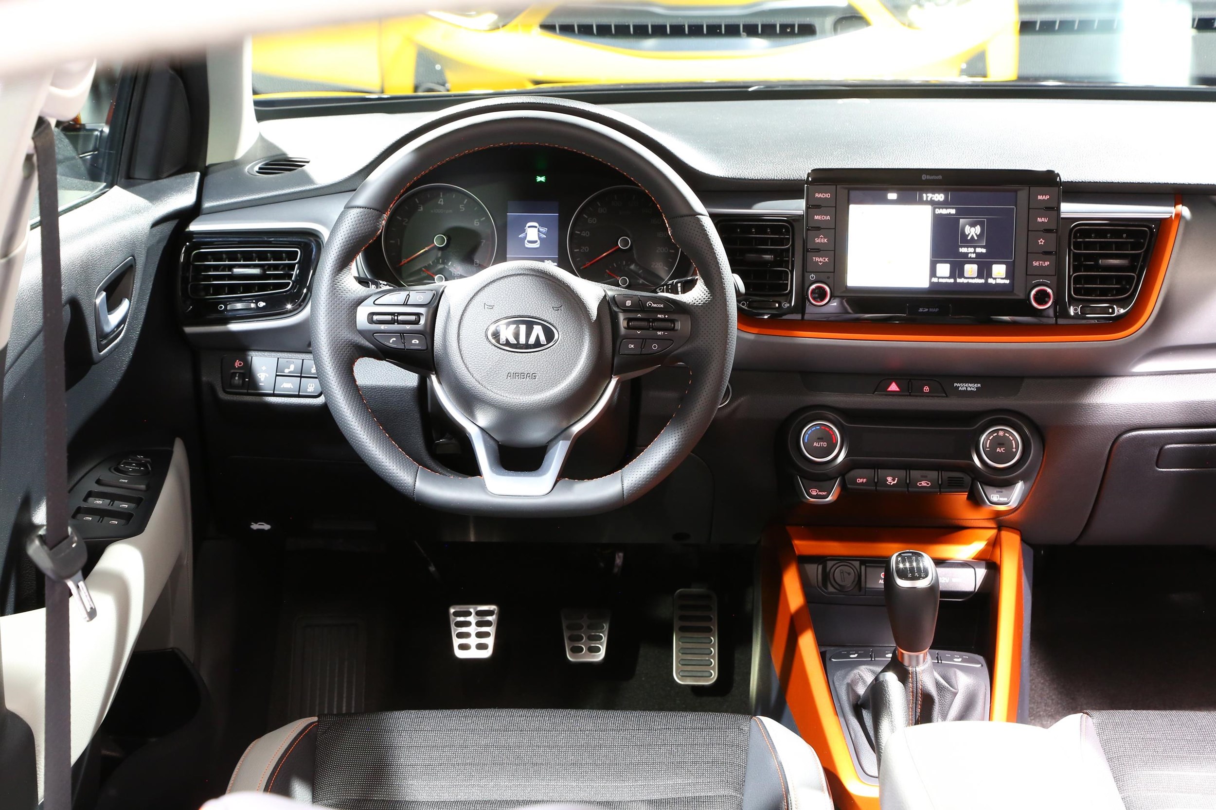 First look: Kia Stonic (video) | Company Car Reviews