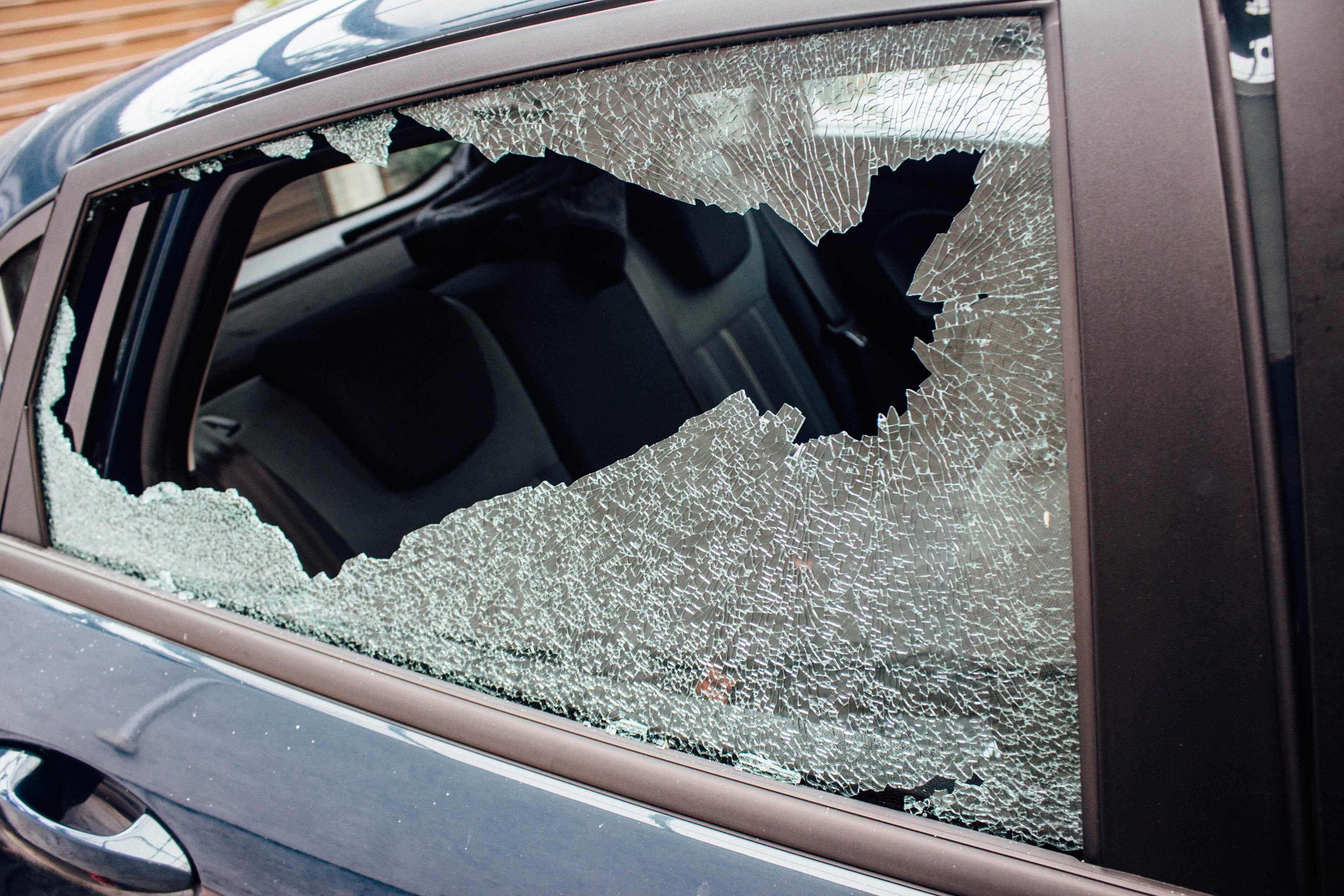 Do Car Alarms Go Off When Window Is Broken