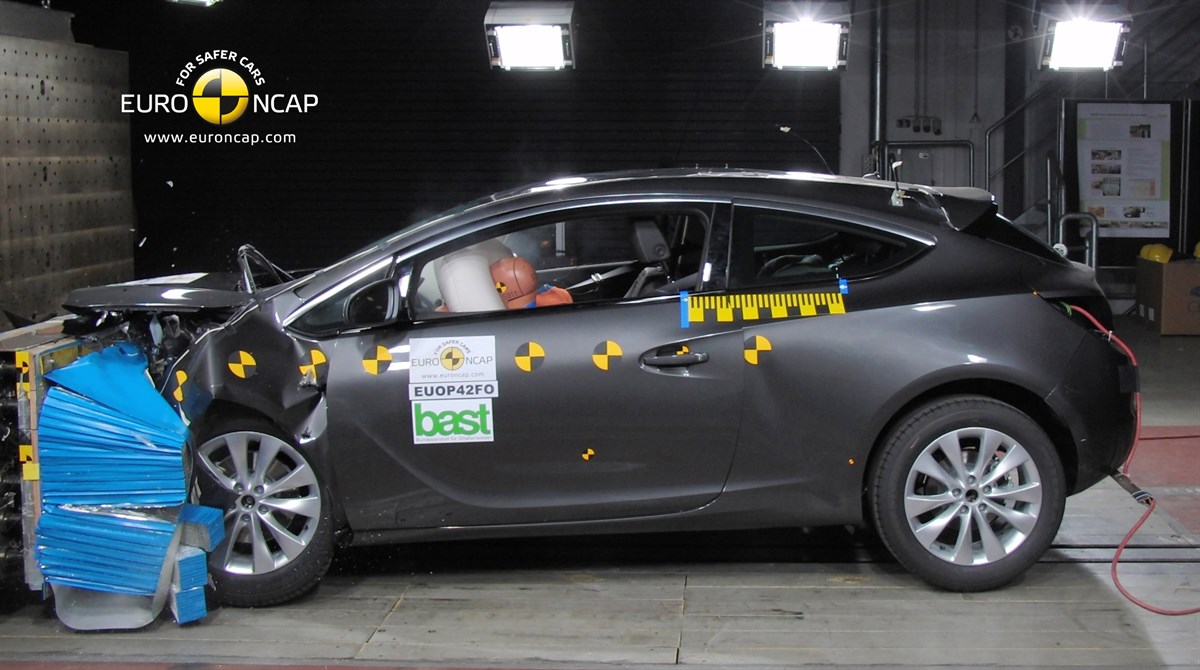 Astra GTC and Zafira Tourer both awarded five stars in stringent safety  tests