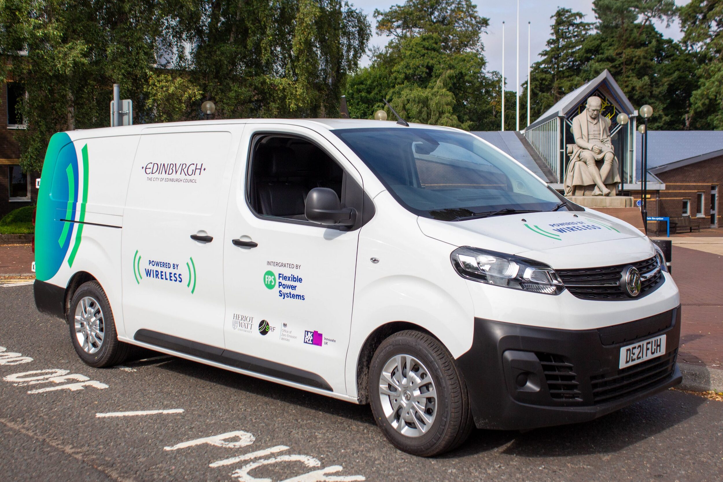 hørbar Evne Pest Wireless electric van charging trial launched in Edinburgh | Van News